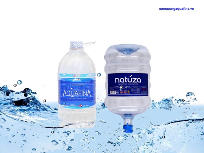 Nên chọn mua nước tinh khiết Aquafina hay Natuza?