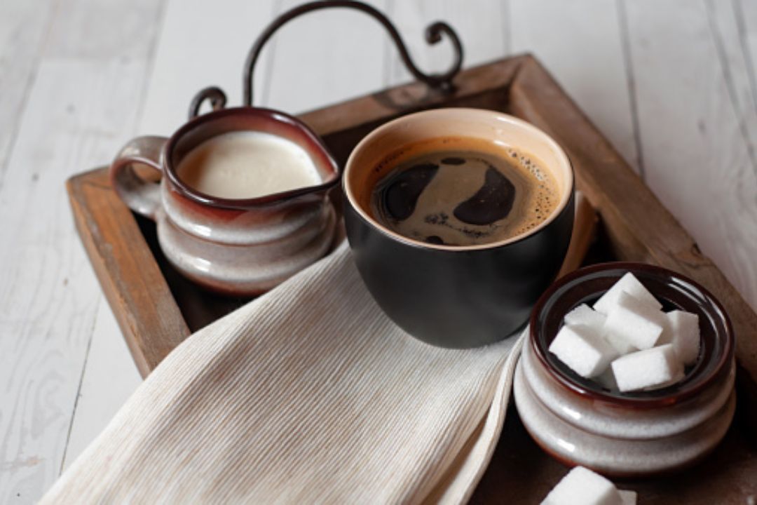 Không nên uống cà phê với đường