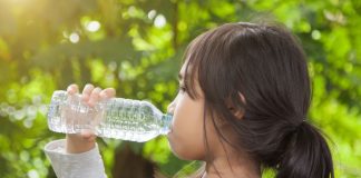 Những loại nước bố mẹ nên cho bé uống nhiều vào mùa hè